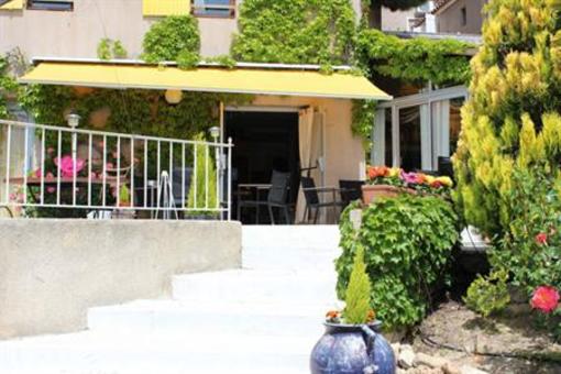 фото отеля Hostellerie Du Luberon Vaugines