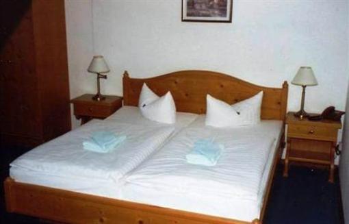 фото отеля Hotel Garni "Am Dippeplatz"