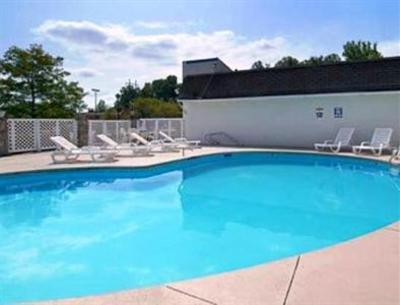 фото отеля Travelodge Roanoke North
