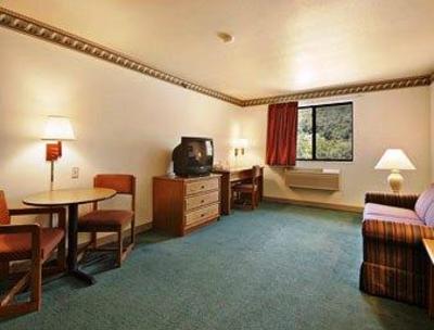 фото отеля Super 8 Motel Wheeling