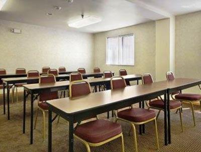 фото отеля Super 8 Motel Wheeling