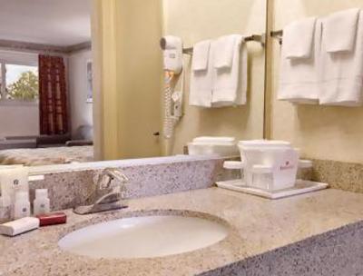 фото отеля Rodeway Inn Cedar Point North