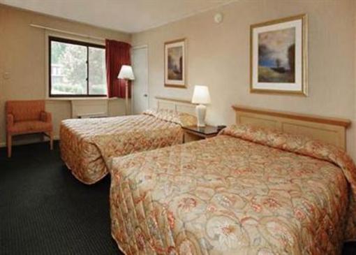 фото отеля Poughkeepsie Inn