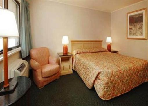 фото отеля Poughkeepsie Inn