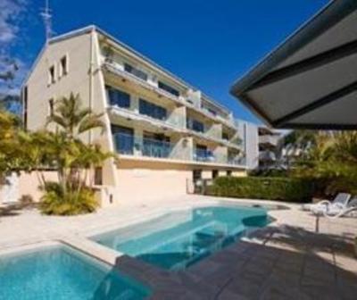 фото отеля Commodore Private Holiday Apartment