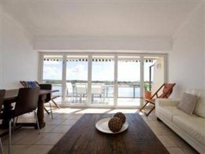 фото отеля Commodore Private Holiday Apartment
