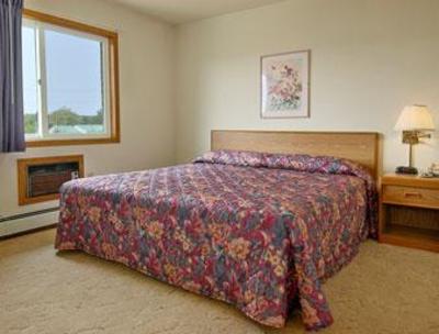 фото отеля Super 8 Munising Wetmore Area