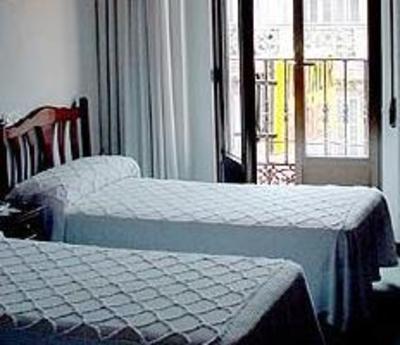 фото отеля Hostal Rober en Madrid