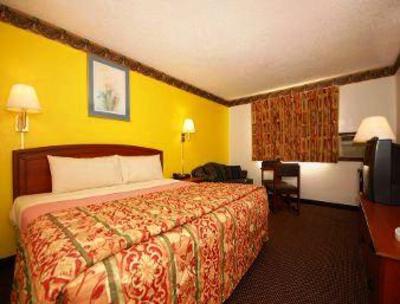фото отеля Super 8 Greensboro Coliseum