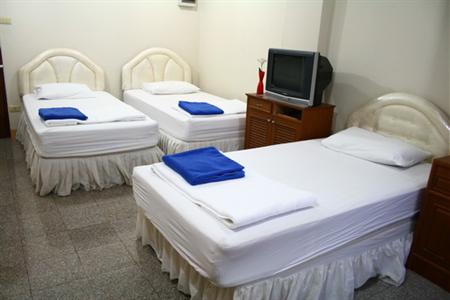 фото отеля Banglumpoo Place Guest House Bangkok