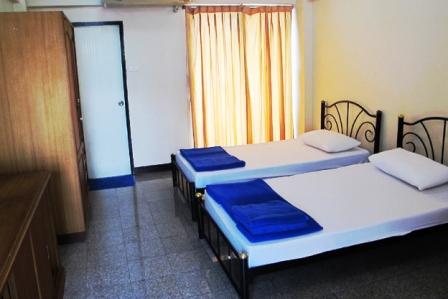 фото отеля Banglumpoo Place Guest House Bangkok