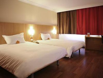 фото отеля Hotel Ibis Tianjin Railway Station