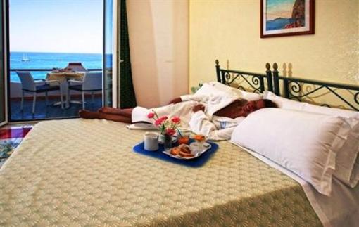 фото отеля La Madonnina Hotel Casamicciola Terme