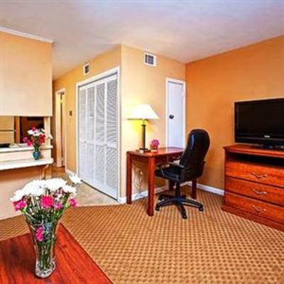 фото отеля Executive Suites Inn