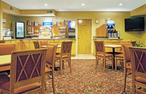 фото отеля Holiday Inn Express Hotel & Suites Oswego