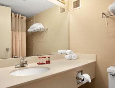 фото отеля Ramada Conference Center Fishkill NY