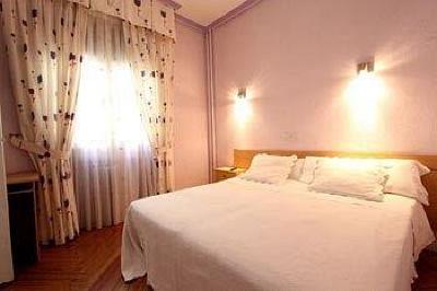 фото отеля Hostal Maria Alcazar II