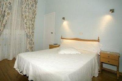 фото отеля Hostal Maria Alcazar II