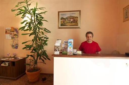 фото отеля Riverbanks Hostel