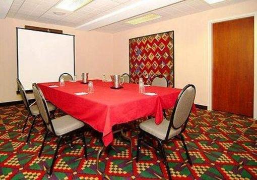 фото отеля Comfort Suites at Living History Farms