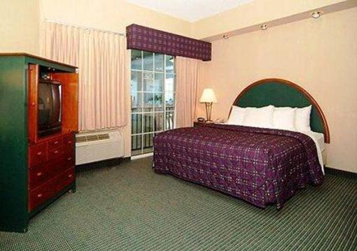 фото отеля Comfort Suites at Living History Farms