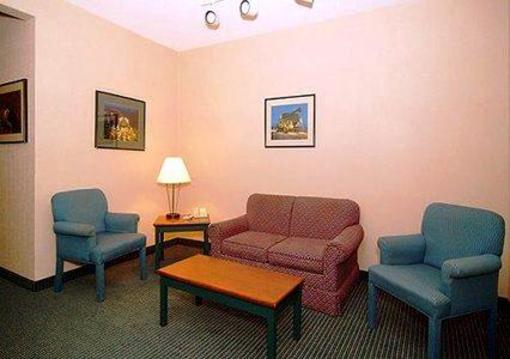 фото отеля Comfort Suites at Living History Farms