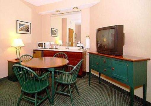 фото отеля Comfort Suites at Living History Farms
