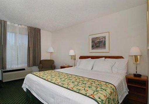 фото отеля Econo Lodge Inn & Suites Charlotte Airport