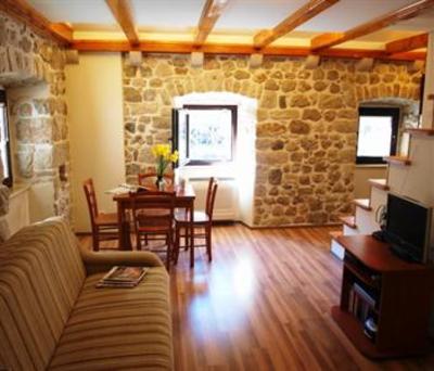 фото отеля Divine III Apartment Old Town