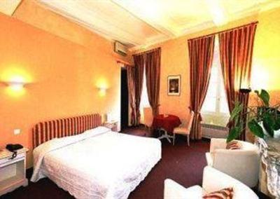 фото отеля Hotel L'Esplan Saint-Paul-Trois-Chateaux