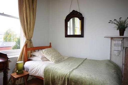 фото отеля Longworth Villa Bed & Breakfast & Apartments