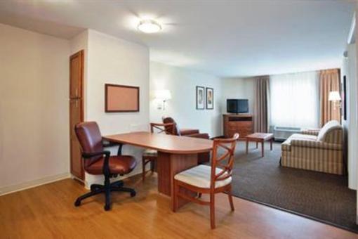 фото отеля Candlewood Suites Fayetteville