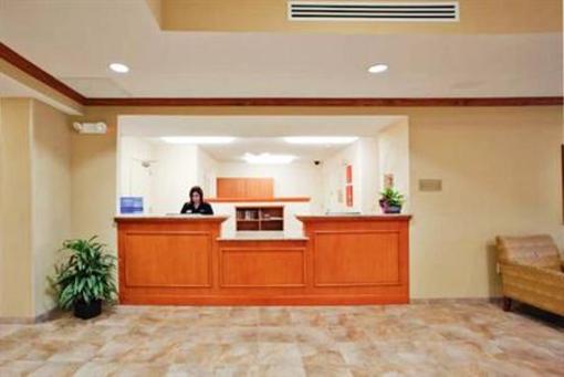 фото отеля Candlewood Suites Fayetteville