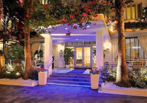 фото отеля South Seas Hotel