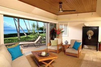 фото отеля Puunoa Beach Estates Resort Lahaina
