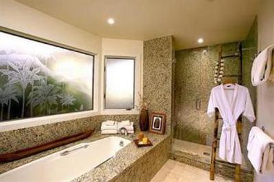фото отеля Puunoa Beach Estates Resort Lahaina