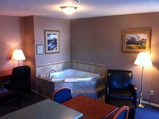 фото отеля Canadas Best Value Princeton Inn & Suites