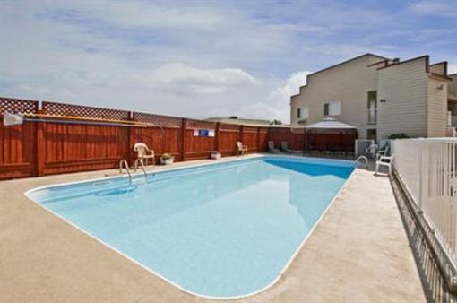 фото отеля Canadas Best Value Princeton Inn & Suites