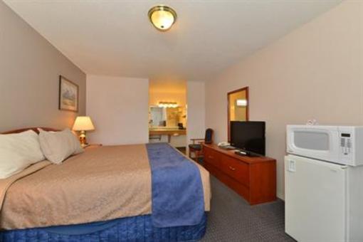 фото отеля Canadas Best Value Princeton Inn & Suites