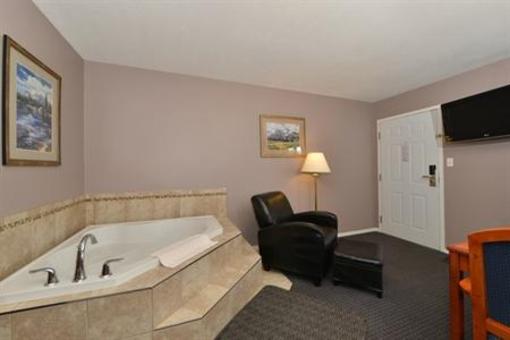 фото отеля Canadas Best Value Princeton Inn & Suites