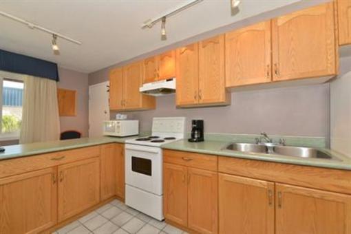 фото отеля Canadas Best Value Princeton Inn & Suites