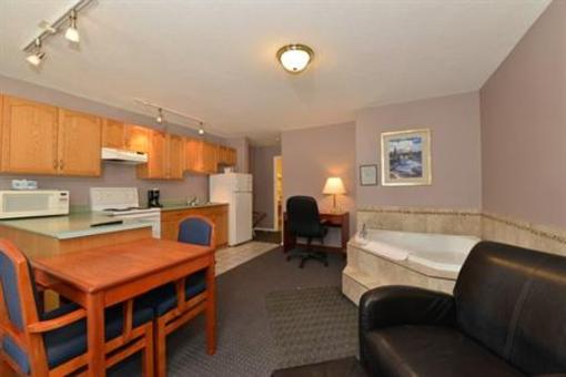 фото отеля Canadas Best Value Princeton Inn & Suites
