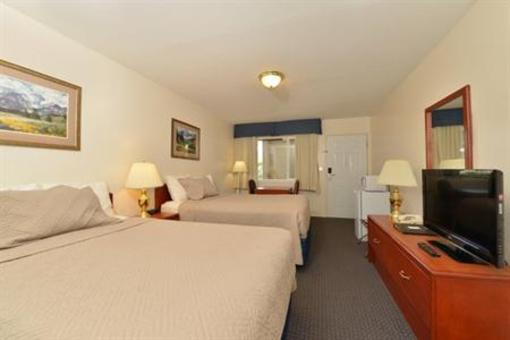 фото отеля Canadas Best Value Princeton Inn & Suites
