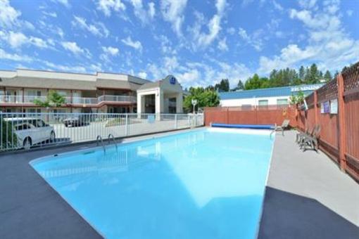 фото отеля Canadas Best Value Princeton Inn & Suites