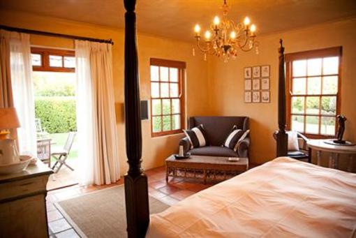 фото отеля Avondrood Guest House Franschhoek