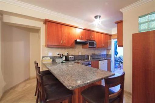 фото отеля Bantry Beach Luxury Suites