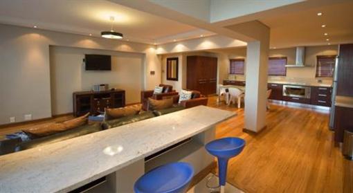 фото отеля Bantry Beach Luxury Suites
