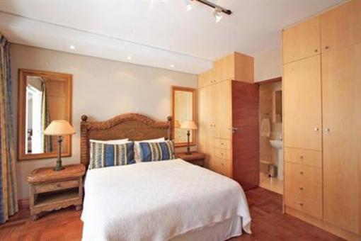 фото отеля Bantry Beach Luxury Suites