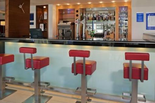 фото отеля Holiday Inn Express London Golders Green North