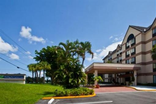 фото отеля Holiday Inn Express and Suites Fort Lauderdale Executive Airport